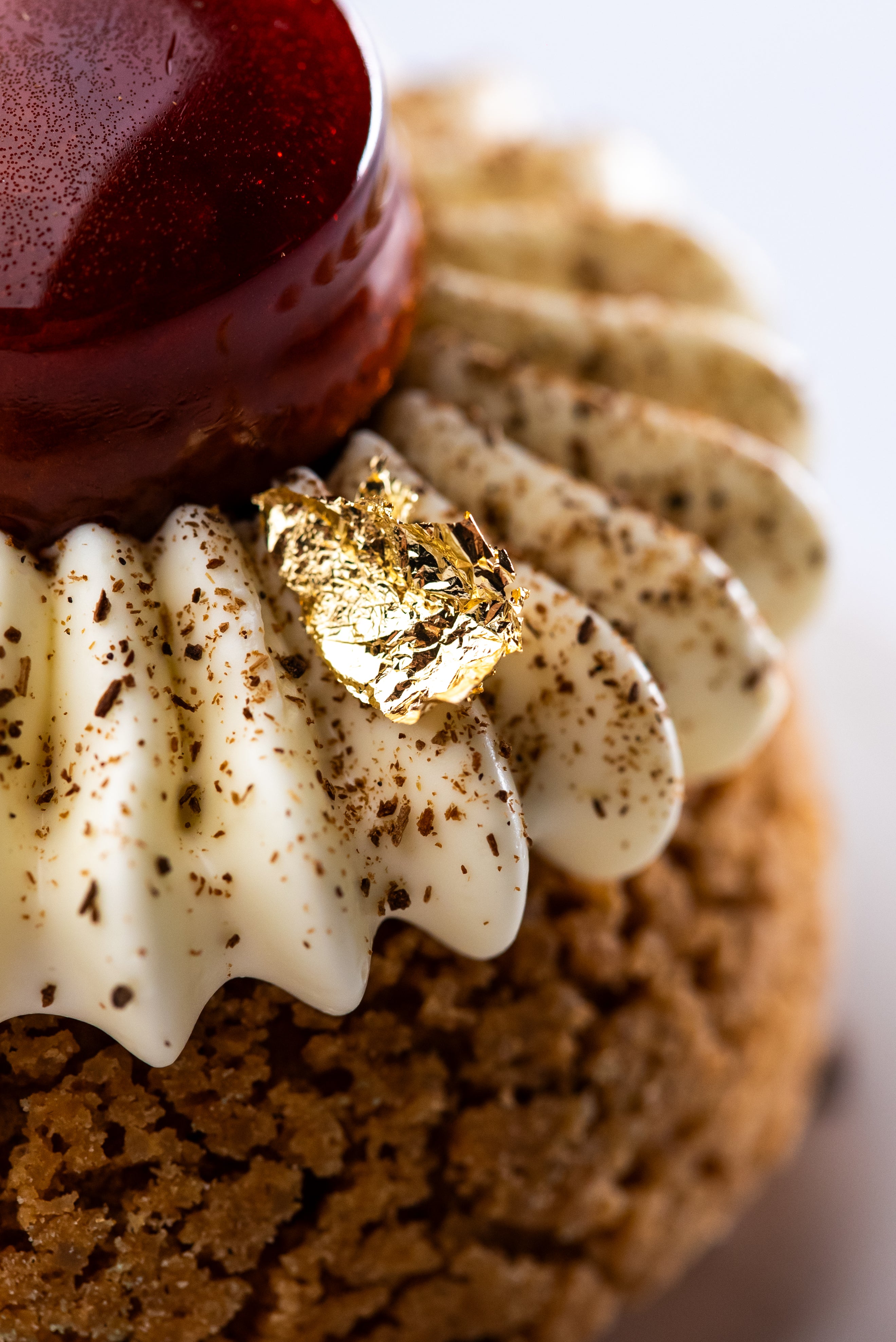 ST. HONORÉ  CHOUX VANILLA TWIST- 6 pieces